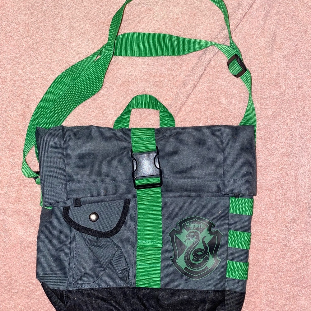 Harry Potter Slytherin messenger bag. NWOT never been used